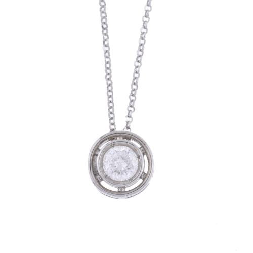 Collar con colgante de diamante en chatón.