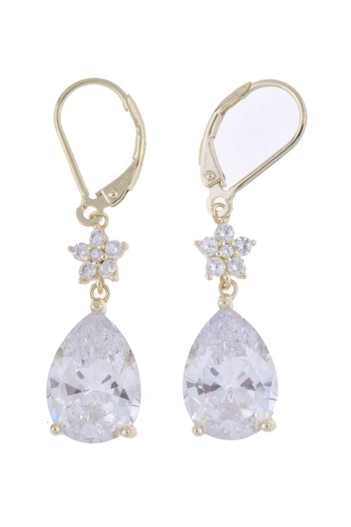 Lote de tres pares de pendientes con motivos florales.