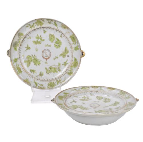 ESCUELA CHINA, PARA LA EXPORTACIÓN, SIGLO XVIII. Pareja de calienta platos. 