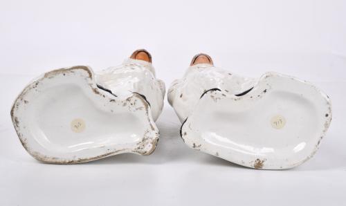 Pareja de perros en cerámica inglesa Staffordshire, siglo X