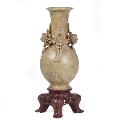 20TH CENTURY CHINESE SCHOOL. Vase.