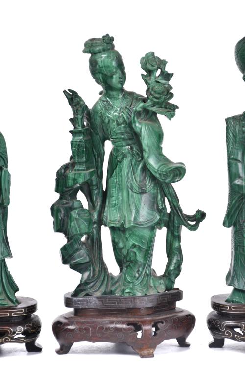 ESCUELA CHINA, SIGLO XX.  "Guanyin" y pareja de Dignatarios.
