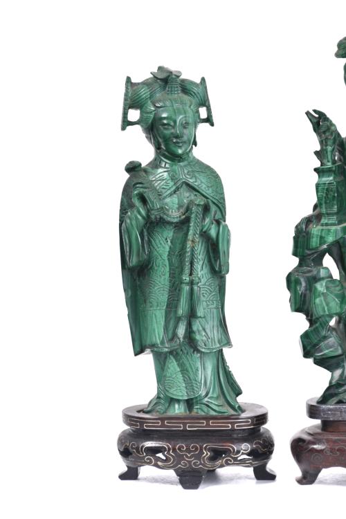 ESCUELA CHINA, SIGLO XX.  "Guanyin" y pareja de Dignatarios.