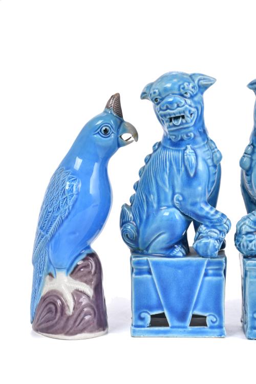 ESCUELA CHINA, SIGLO XX.  Pareja de loros y de Perros Foo. 