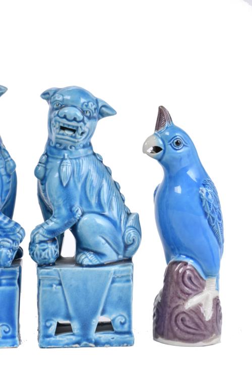 ESCUELA CHINA, SIGLO XX.  Pareja de loros y de Perros Foo. 