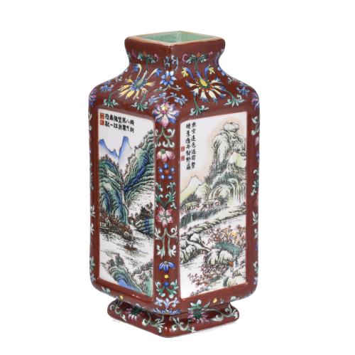 ESCUELA CHINA, SIGLO XX. Jarrón cuadrangular.