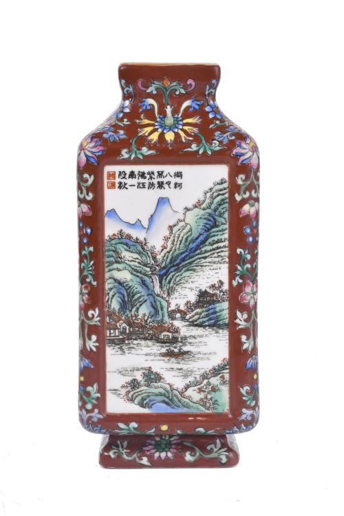 ESCUELA CHINA, SIGLO XX. Jarrón cuadrangular.