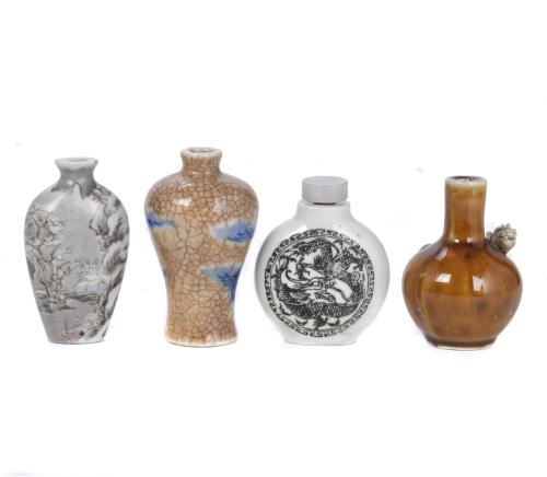ESCUELA CHINA, SIGLO XX. Lote de cuatro botellas de rapé.