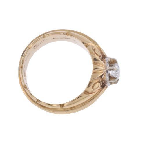 Anillo solitario años 50 con diamante.