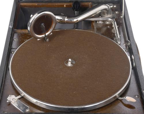 Lote de Gramófono portátil "His Master&#39;s Voice" y curso de 