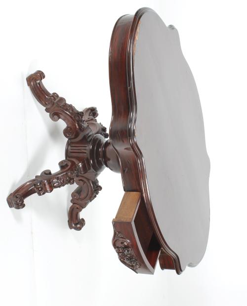MESA VELADOR ESTILO VICTORIANO, PRIMERA MITAD SIGLO XX.