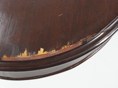 MESA VELADOR ESTILO VICTORIANO, PRIMERA MITAD SIGLO XX.