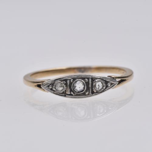 Art Deco ring with sapphire and diamonds.