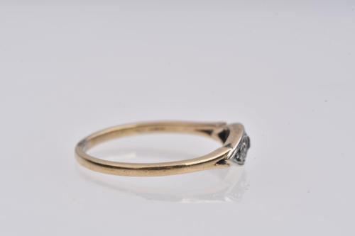 Art Deco ring with sapphire and diamonds.