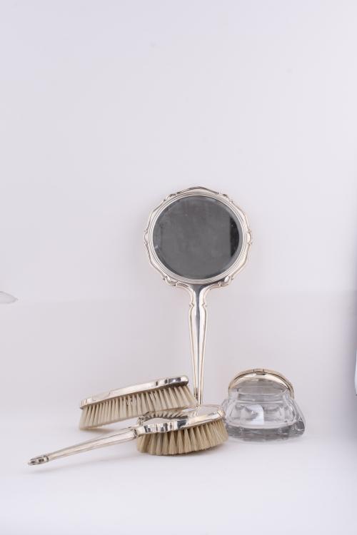 Table vanity set, 20th century.