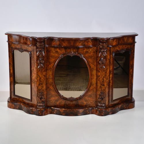 FERNANDO GARCÍA (1914 - 1984) PARA MARIANO GARCÍA. Credenza de estilo Victoriano, Valencia. 