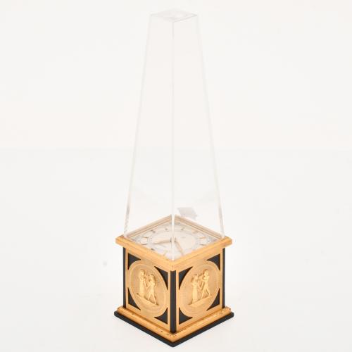 JAEGER-LECOULTRE.   Reloj de sobremesa obelisco.