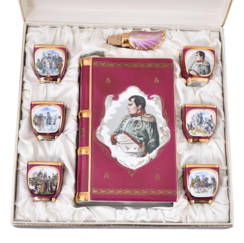 LIMONGES. Liquor set, 20th century.