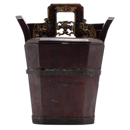 20TH CENTURY CHINESE SCHOOL. Container for tea. 