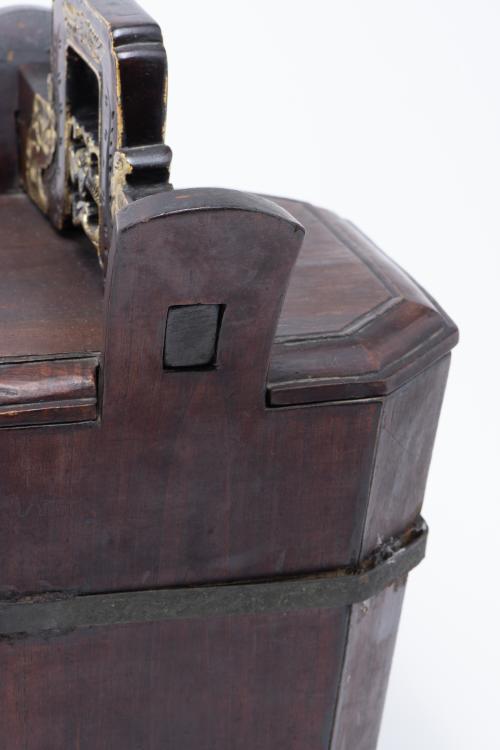 20TH CENTURY CHINESE SCHOOL. Container for tea. 