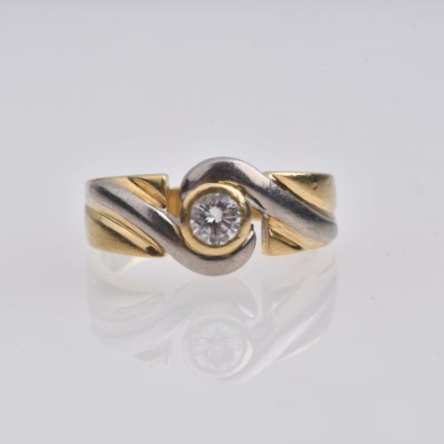 BICOLOUR SOLITAIRE RING.