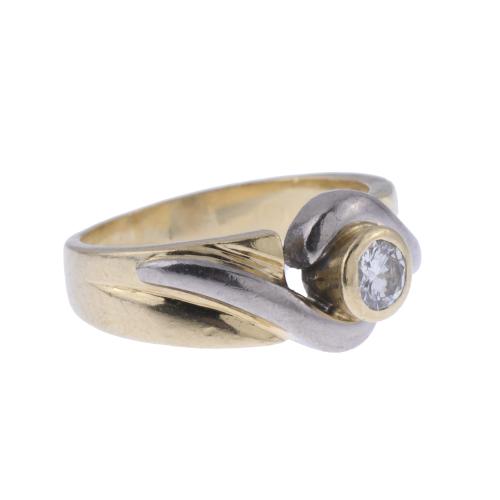 BICOLOUR SOLITAIRE RING.