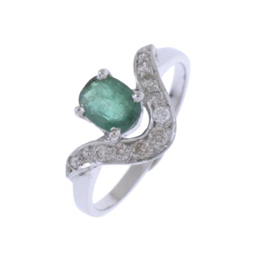 EMERALD AND DIAMONDS RING.