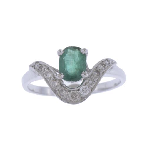 EMERALD AND DIAMONDS RING.