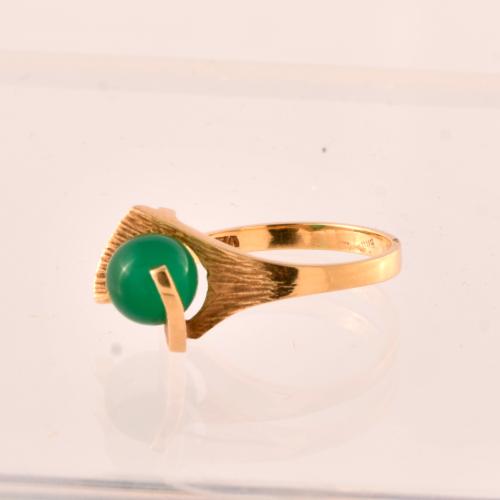 Anillo estilo racionalista con jade.