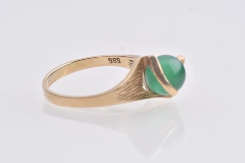 Anillo estilo racionalista con jade.