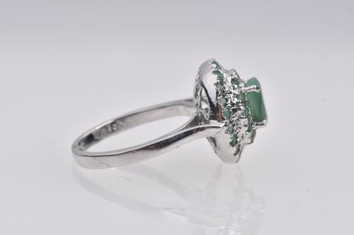 Set comprising a pendant, earrings and ring in the shape of