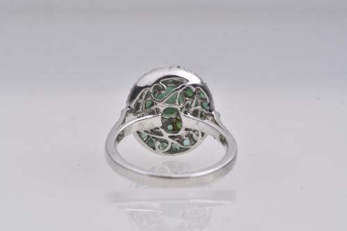 Set comprising a pendant, earrings and ring in the shape of