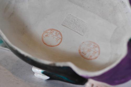 LATE 20TH CENTURY CHINESE SCHOOL. Canton-shaped box on a to