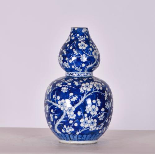 19TH CENTURY CHINESE SCHOOL. Pumpkin vase, Kangxi style.