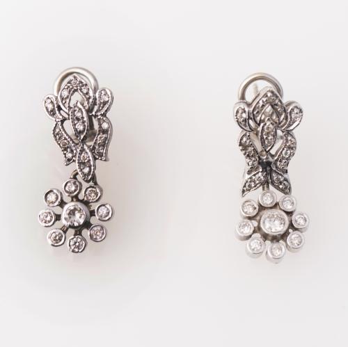 Art Déco style diamonds earrings.