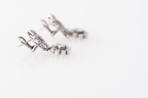 Art Déco style diamonds earrings.
