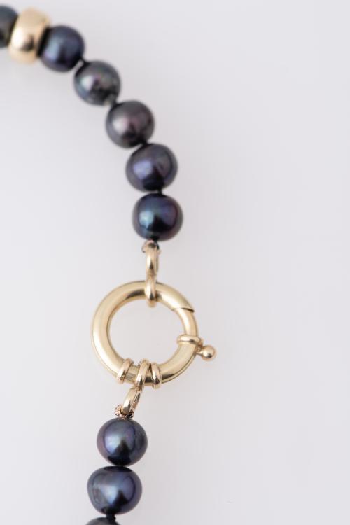 Coloured pearls long necklace.