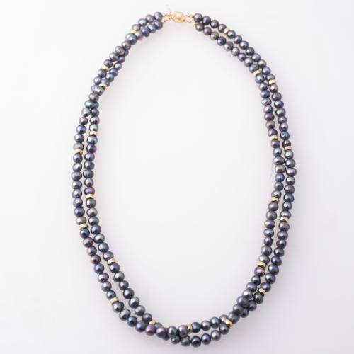 Two-strand coloured pearls necklace.