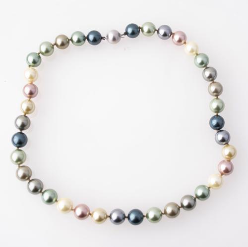 Pearls necklace and bracelet set