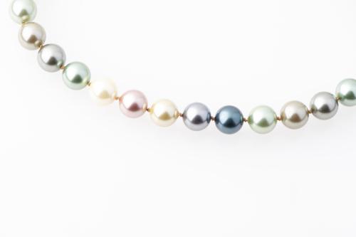 Pearls necklace and bracelet set