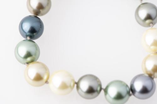 Pearls necklace and bracelet set