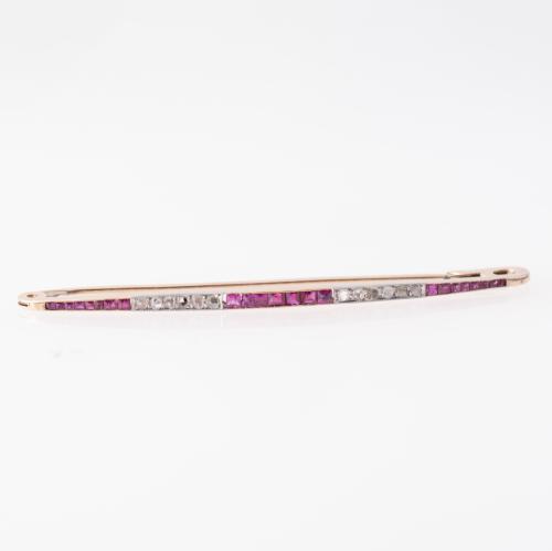 Tie pin with diamonds and rose topaz.