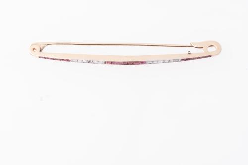Tie pin with diamonds and rose topaz.