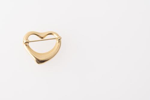 Tiffany&#39;s Elsa Peretti heart-shaped diamond brooch.
