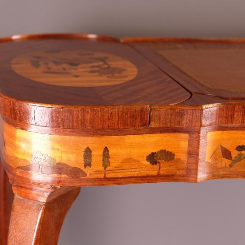 Noucentista-style desk, 20th century.