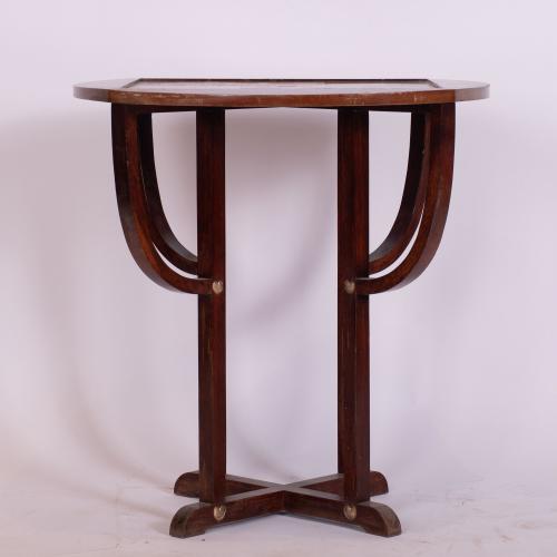 ATR. JOAN BUSQUETS I JANÉ (1874 - 1949). Mesa de centro. 