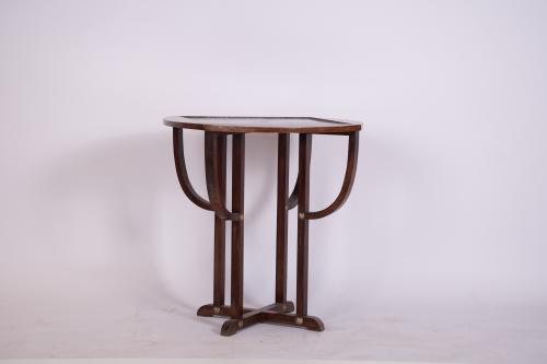 ATR. JOAN BUSQUETS I JANÉ (1874 - 1949). Mesa de centro. 