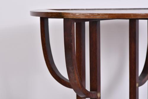 ATR. JOAN BUSQUETS I JANÉ (1874 - 1949). Mesa de centro. 