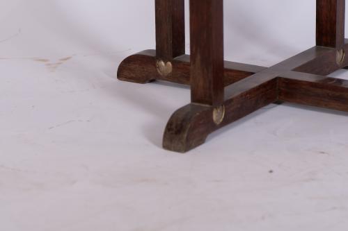 ATR. JOAN BUSQUETS I JANÉ (1874 - 1949). Mesa de centro. 