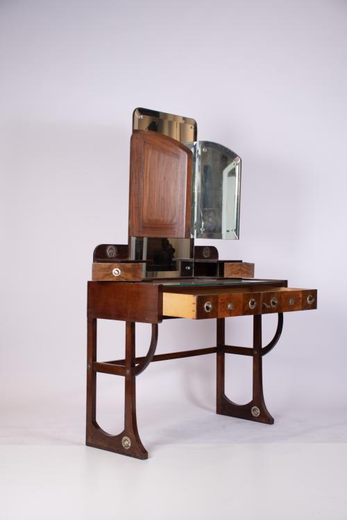 ATR. JOAN BUSQUETS I JANÉ (1874 - 1949). Conjunto de tocado